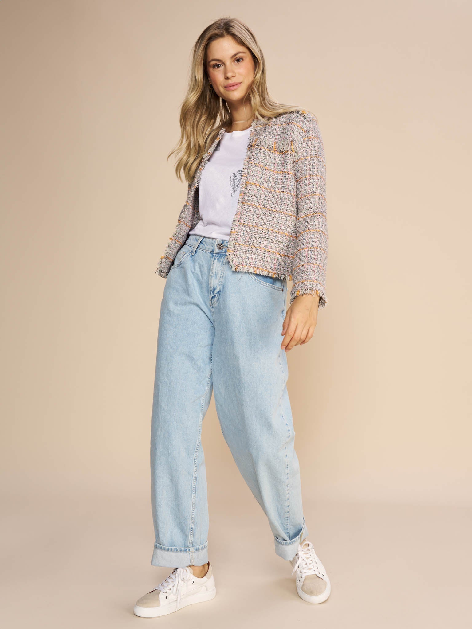 Modelshot / Light Blue / Detail